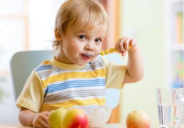 娱乐吃瓜君宝宝倒水,揭秘宝宝倒水背后的温馨瞬间